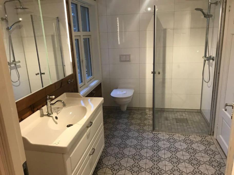 Koselig Stort Gardshus, M/boblebad. Bat Leies Holiday home *