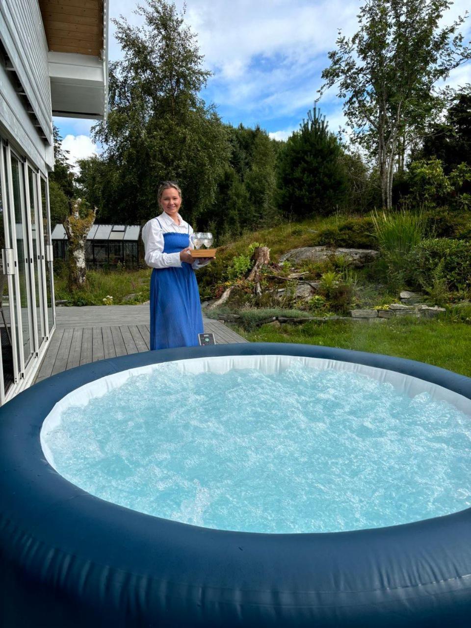 Koselig Stort Gardshus, M/boblebad. Bat Leies Holiday home Forland